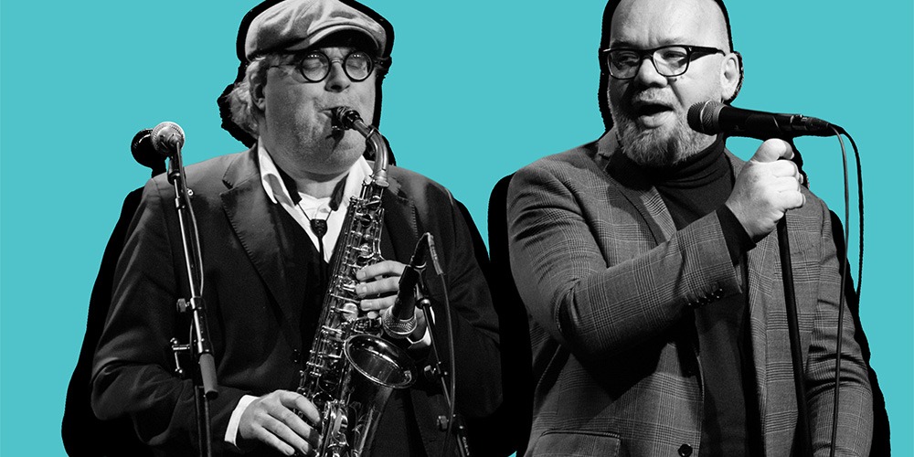 Lars Hjortshøj og Benjamin Koppel slår kludene sammen i jazz og jokes 13. oktober 2022 i Koncertsalen Alsion i Sønderborg.