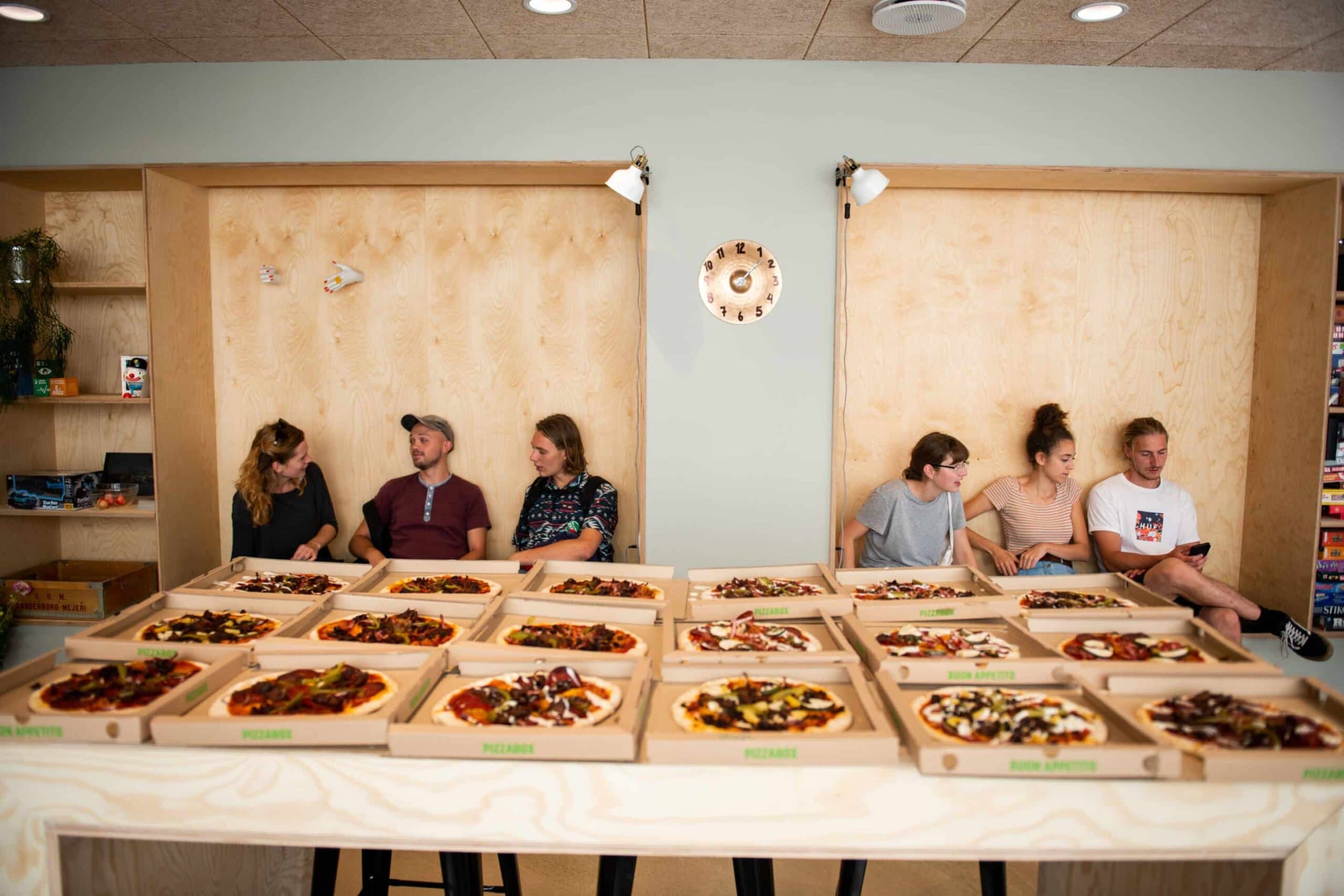 Calling all students! Get wet and eat pizza at Humlehøj svømmehal Calling all students! Get wet and eat pizza at Humlehøj svømmehal
