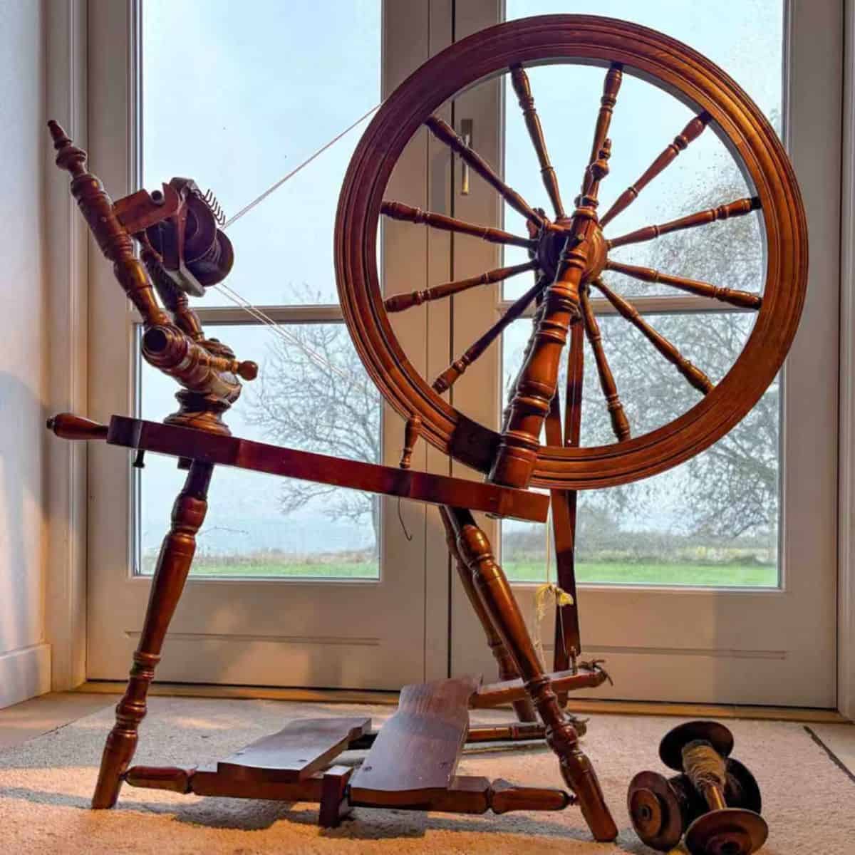 Spindekursus i Nordborg Traditionel spindemølle til spinding af uld i Nordborg.