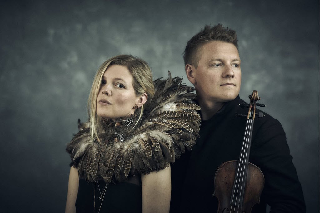 Musikduo med violin og unikt kostume i Sonderborg.
