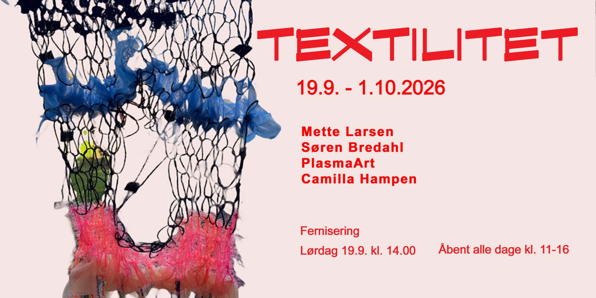 TEXTILITET – når tekstil bliver til kunst Kunstnerisk tekstilværk med farverige materialer og netstrukturer.